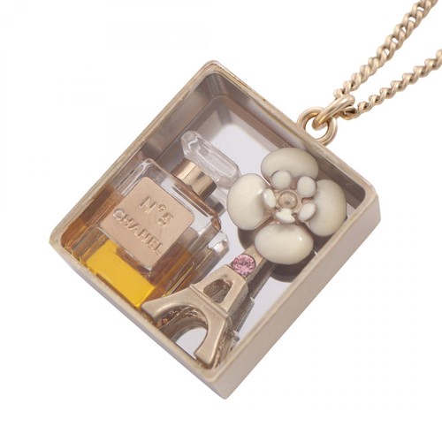 Collier pendentif carré