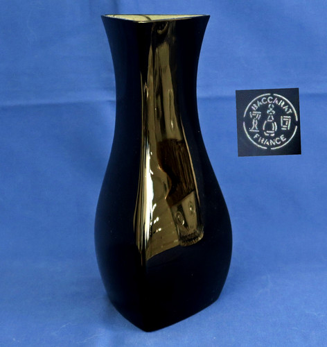 Baccarat vase triangulaire - -,