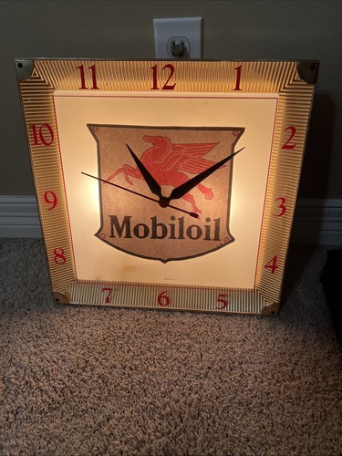 Vintage mobil oil clock - vintage,