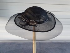 Chapeau de cérémonie