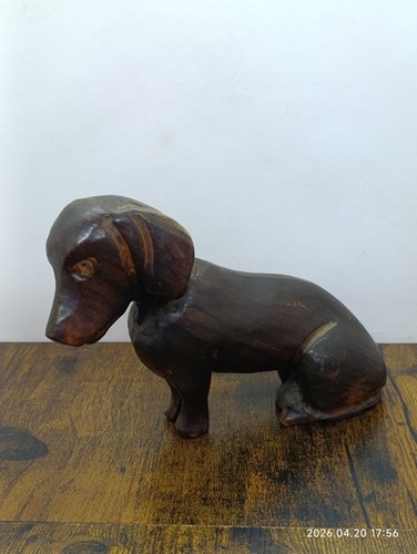 Sculpture bois chien - en,