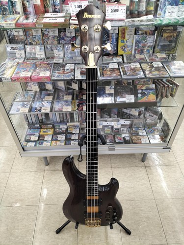 Guitare basse électrique