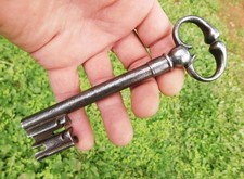 15cm, old wrought iron frog thigh hollow key XVII, antique key, key