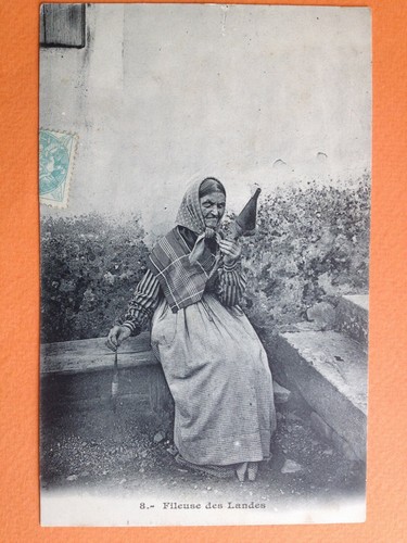 Cpa fileuse laine des - fileuse,