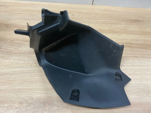 Cache plastique carenage - un,