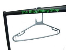 25 X GRIS Cintres En Plastique Résistants Pour Vêtements Nouveaux