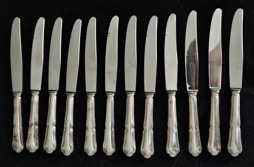 Grands couteaux à - grands,