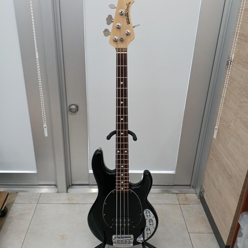 Musicman electric bass - electric,