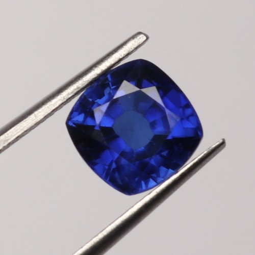Saphir bleu naturel