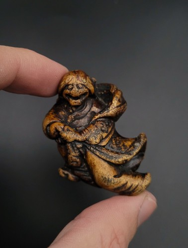 Netsuke fujin portant son - netsuke,