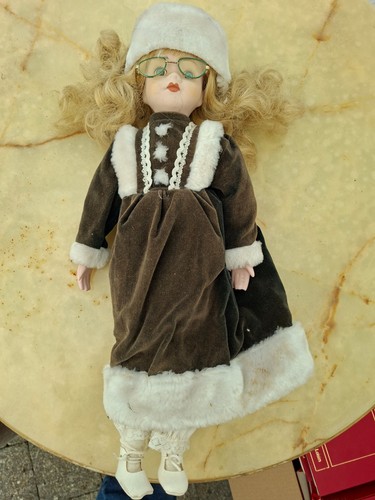 Ancienne poupee tete - tete, en