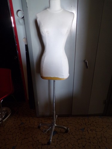Mannequin femme avec base - , à