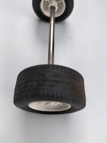 Essieu avec roues - 2,