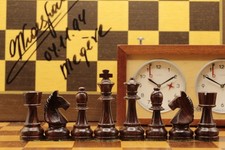 Rare jeu d'échecs Guigou Kasparov + malette + échiquier dédicacé taille 5 - 1994