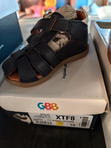 Chaussures enfant neuve - , taille