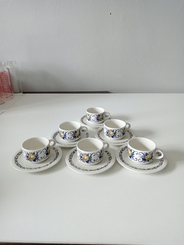 Tasses sous à - tasses,