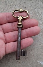 1 clé ancienne Old key L=8,9
