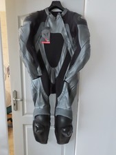 COMBINAISON CUIR MOTO DAINESE BORA NEUVE TAILLE ITALIENNE 52 TAILLE FRANCAISE 48