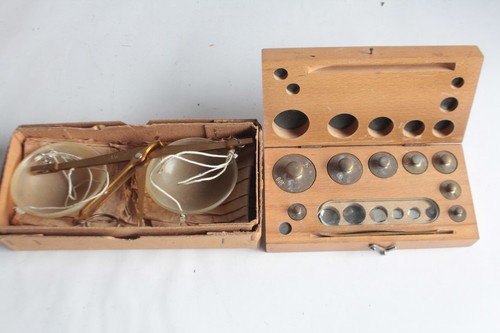 Ancienne balance pour pierres