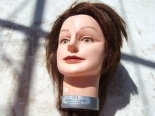 une tete de coiffure Léa tete