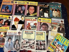 DALLAS - LOT ROMAN PHOTO + LIVRE - Bon État Sachets Plastiques -