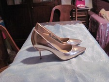 escarpins neufs en cuir doré