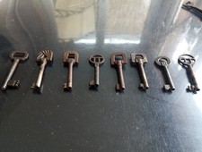Lot De 8 Clefs Anciennes  Cles