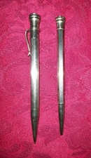 Deux stylos porte mines en argent en l'état 