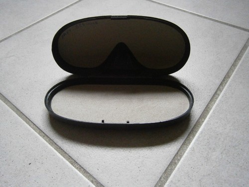 Etui lunettes noir rigide - à,
