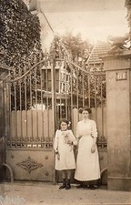 BK647 Vintage Photo Card RPPC Women's Fashion Fashion Grill Home Entrance