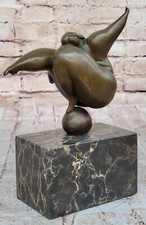 Sculpture En Bronze Femme Figurine Art Abstrait Classique Après Botero À Vendre
