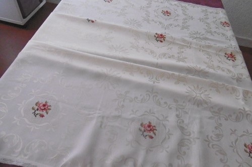 Nappe vintage entourée - , de