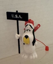 Fun - Droopy Dog PVC Toy Figure with Necklace & USA Sign