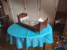 MAGNIFIQUE  LIT DE POUPEE