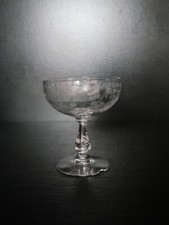 1 coupe champagne cristal gavé Baccarat Saint ST Louis Val Lambert cerise DEFAUT