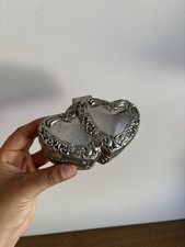 Petit Coffre/Boîte À Bijoux En Métal Argenté Double Cœur Intérieur Rouge Velours