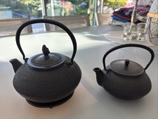 Théière noire en fonte