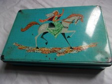 Boîte en fer ancienne