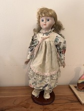 poupée porcelaine