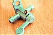 ROBINET D'ESSENCE UNIVERSEL