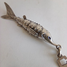Porte clé esturgeon en argent