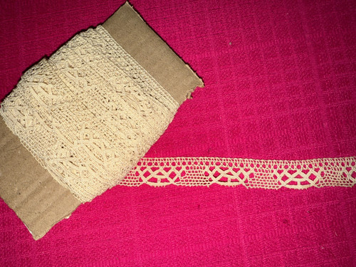Dentelle ancienne aux fuseaux - dentelle,