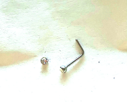 Piercing angle droit - droit, nez