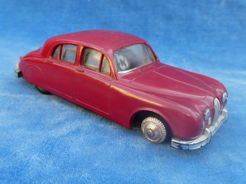 Norev jaguar 2l400 - 1:43, 2