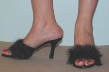 Mule femme ornée de plumes de