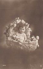 CP BEBE DANS BERCEAU DECORE DE