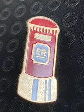 pin's UK Queen Elizabeth Mailbox Signed R.P. L.LTD