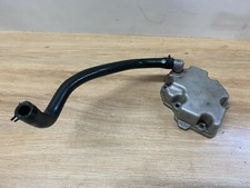 UN CARTER COUVERCLE MOTEUR