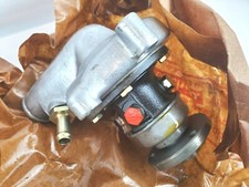 NOS Mercedes Water Pump Unimog 404 M180 1272000401 w/ Housing 1272010201