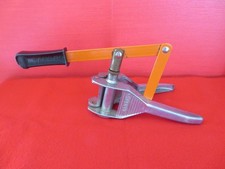 Bouchonneuse à levier Sanbri